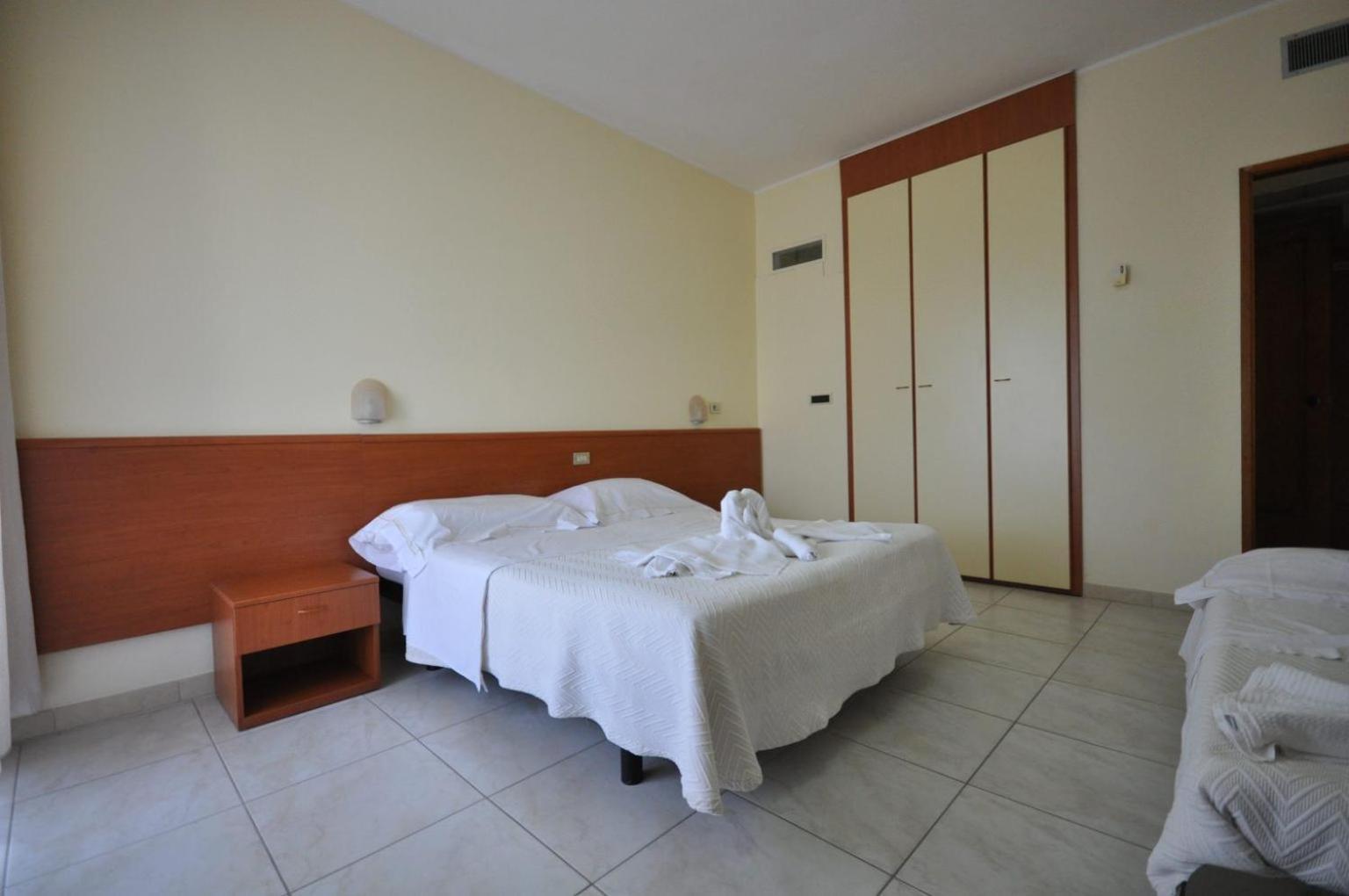 Hotel Smeraldo Giulianova Exterior foto